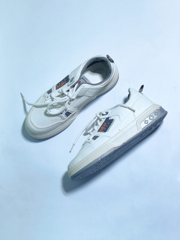 L V TRAINER - Image 2